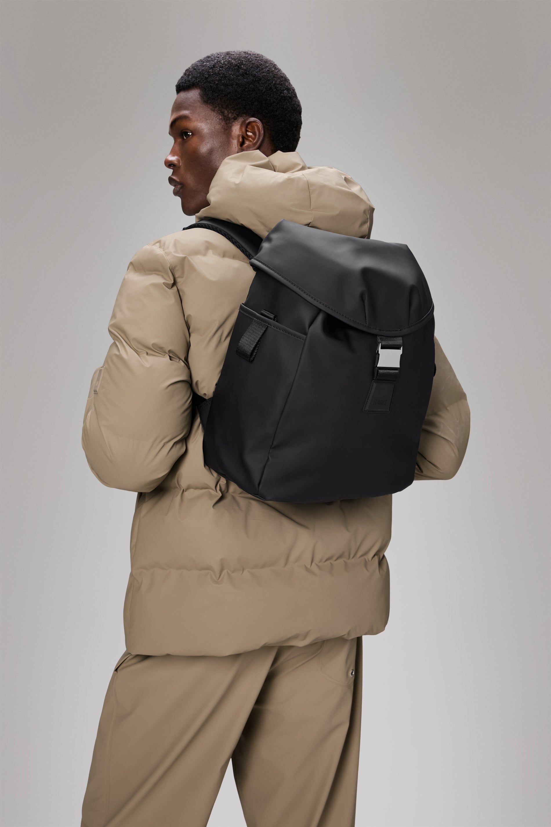 RAINS Valera Bucket Backpack Black 18L H41 x D15 x W29 cm Backpack